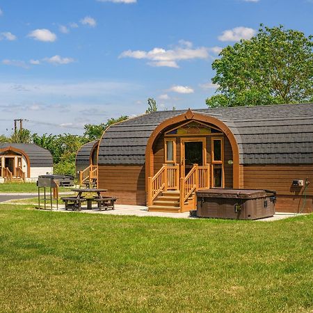 Wild Acre Village At Sundown Adventureland Ретфорд Экстерьер фото